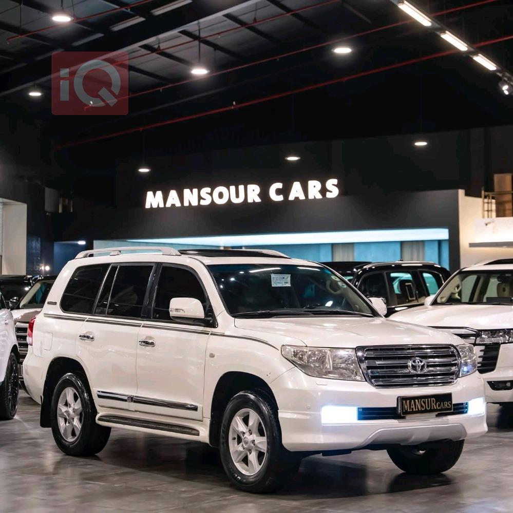 تۆیۆتا لاند کروزەر